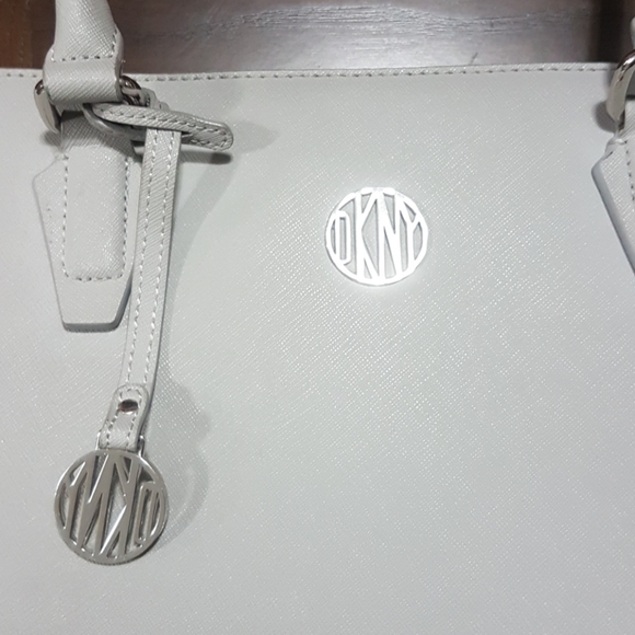 DKNY Bryant Large Tote Handbag - Picture 10 of 16